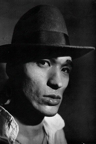 Неожиданный образ Виктора Цоя в шляпе. Конец 80 -ых.