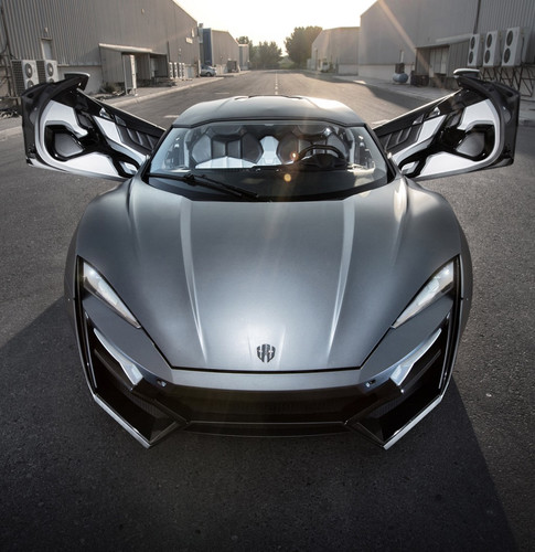 Lamborghini Veneno спреди с открытыми дверями