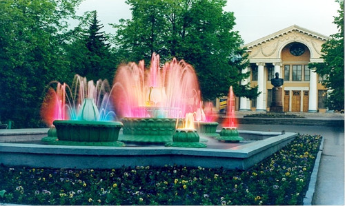 Великие Луки, цветной фонтан на площади Рокоссовского